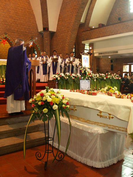 P1102458